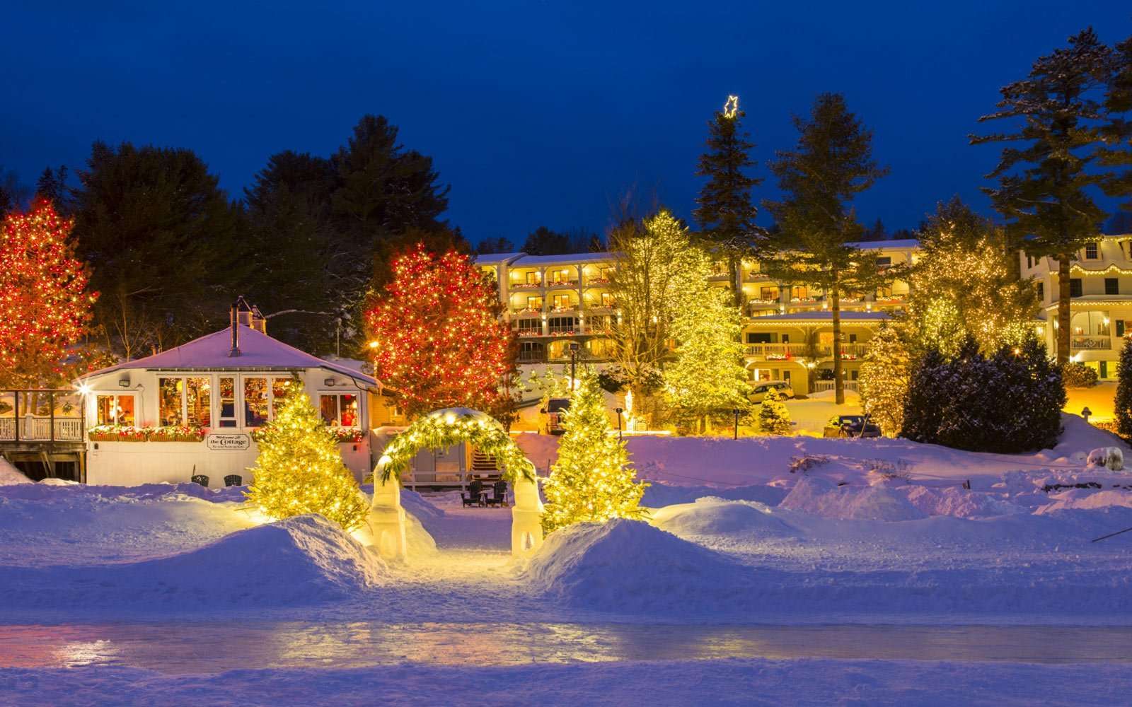 Mirror Lake Inn with holiday lights