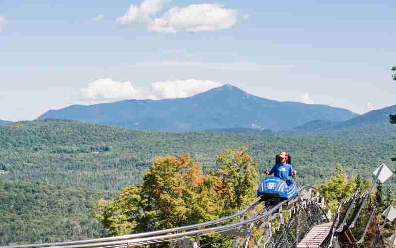 Cliffside Coaster ride on rails