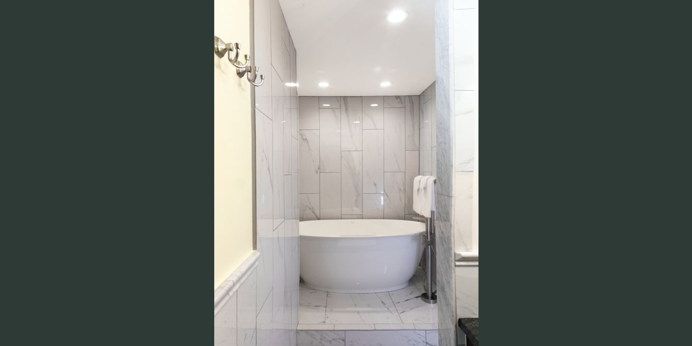 Saranac Suite Bath