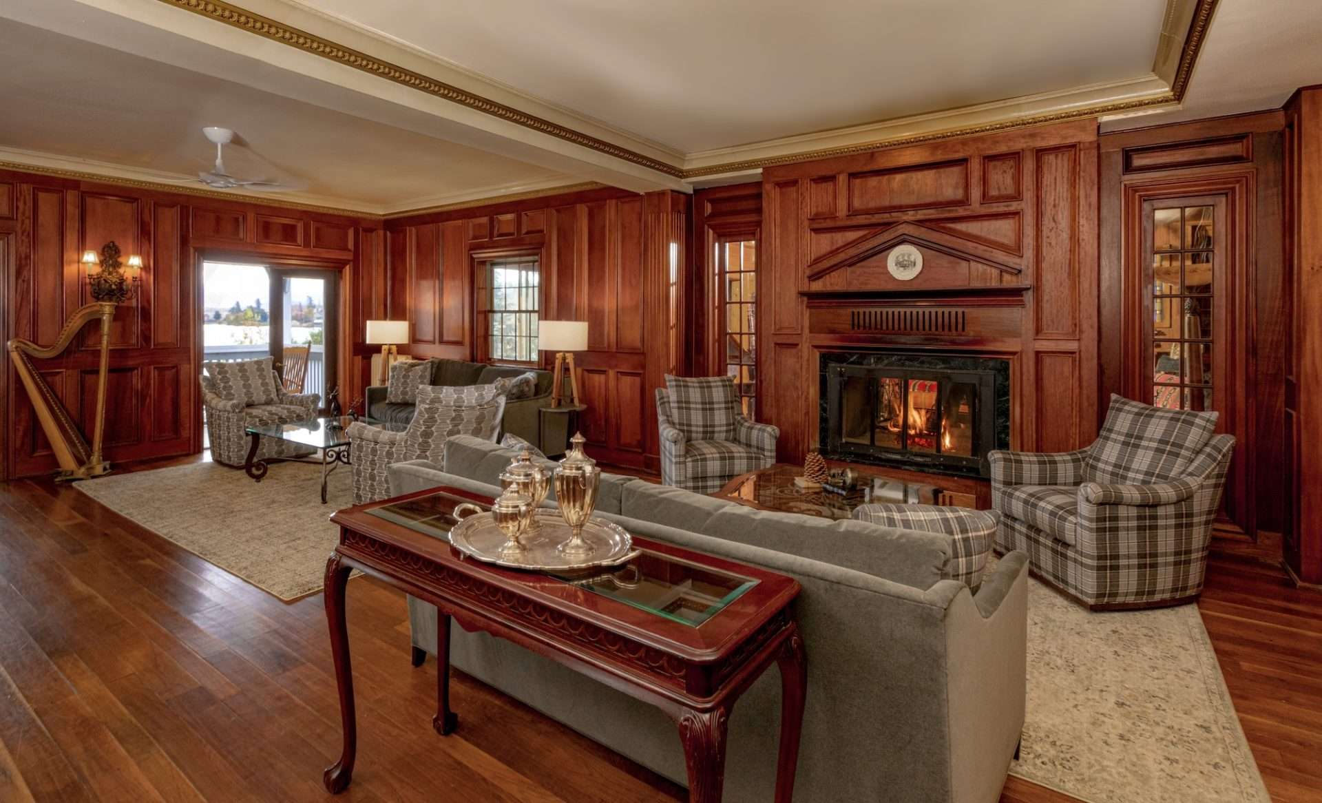 Mirror Lake Inn Lobby