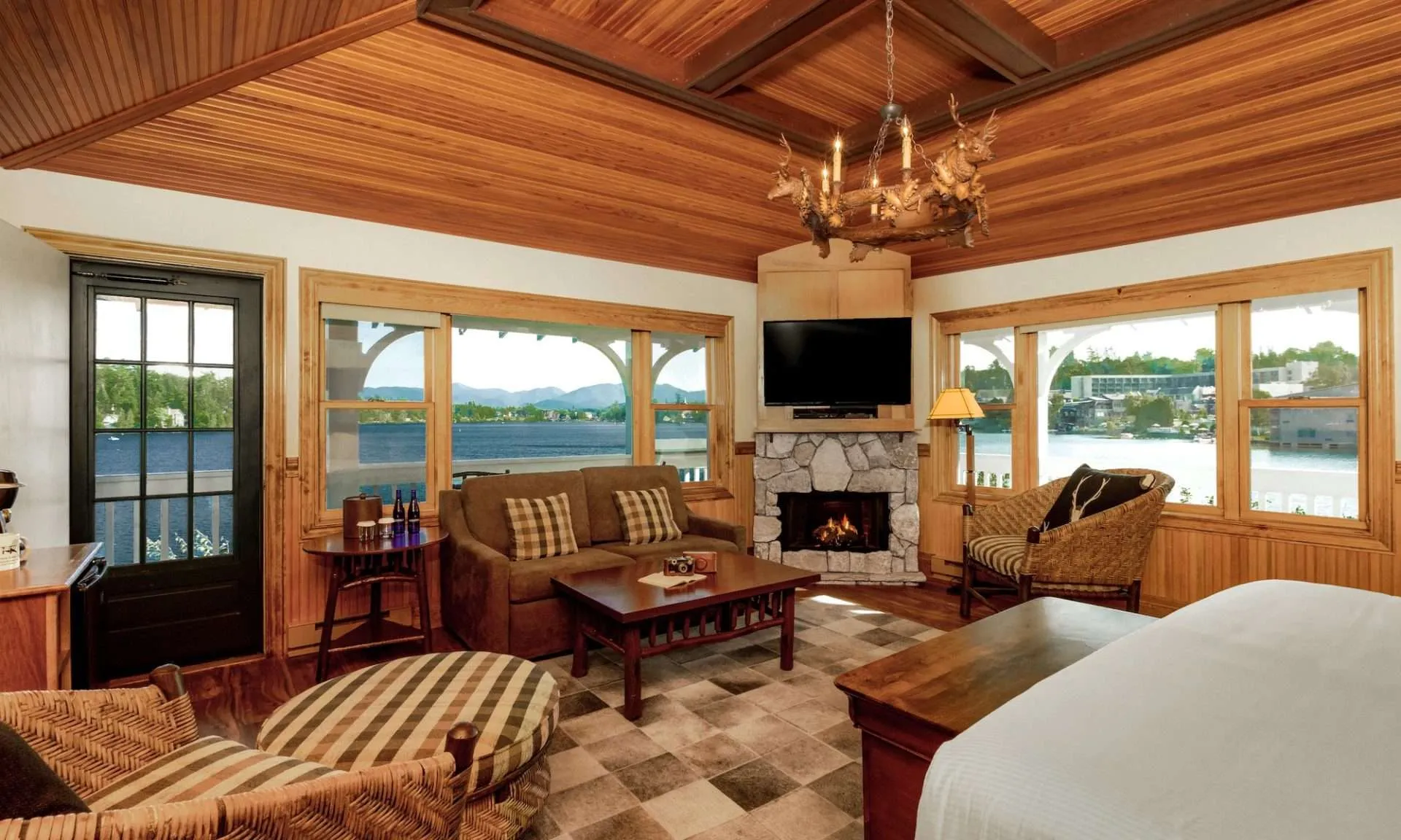 Lakeside suite